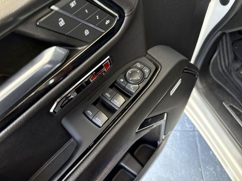 Used 2023 GMC Sierra 1500 AT4 w/ Technology Package AWD/4WD image 11