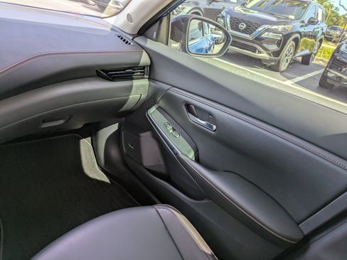Used 2022 Nissan Sentra SR w/ SR Premium Package FWD image 13