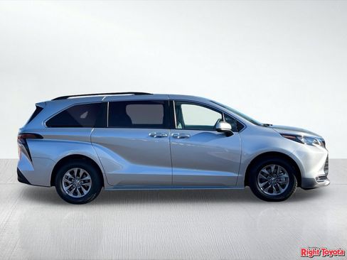 Certified 2024 Toyota Sienna XLE FWD image 8