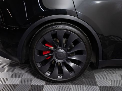 Used 2024 Tesla Model Y Performance AWD/4WD image 37
