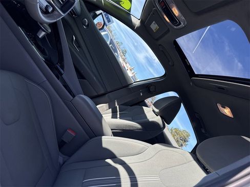 Used 2024 Hyundai Elantra SEL w/ Convenience Package image 33