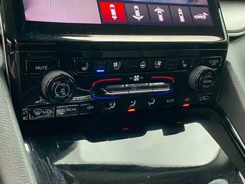 Used 2023 Jeep Grand Cherokee L Limited w/ Luxury Tech Group II image 31