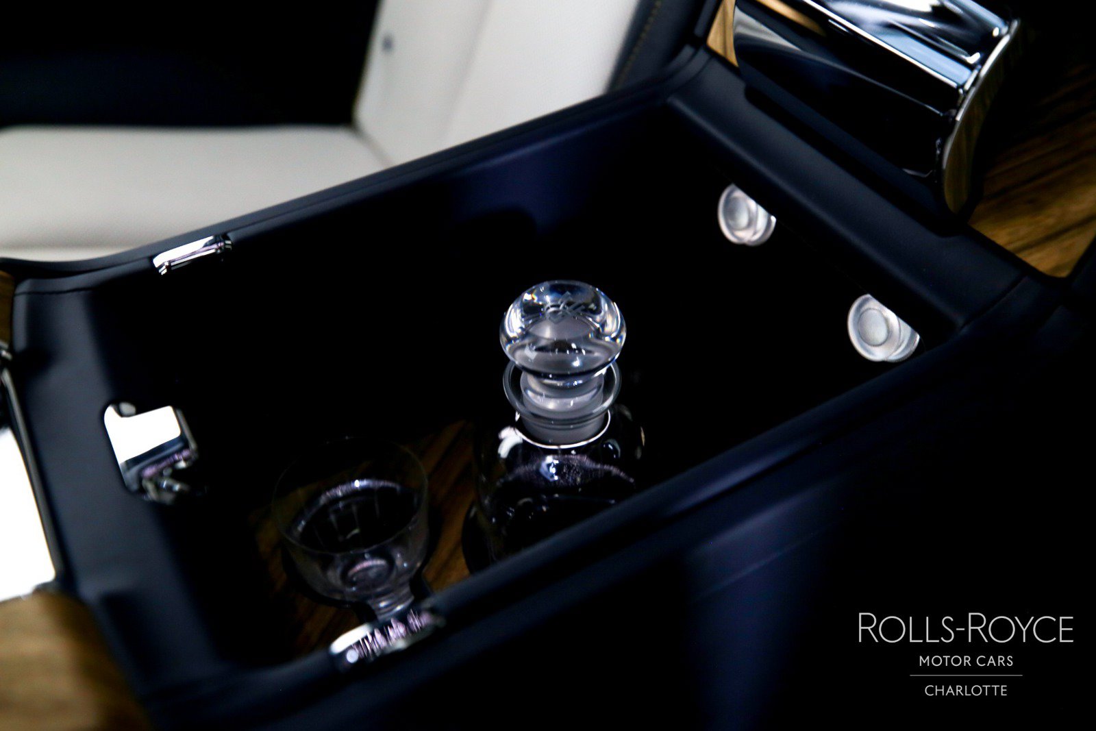 Certified 2025 Rolls-Royce Cullinan AWD/4WD image 22