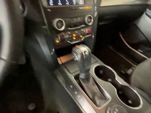 Used 2018 Ford Explorer XLT w/ Equipment Group 202A AWD/4WD image 28