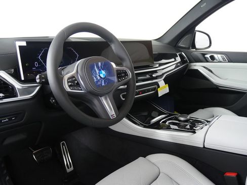 Used 2026 BMW X5 xDrive40i w/ M Sport Package AWD/4WD image 12