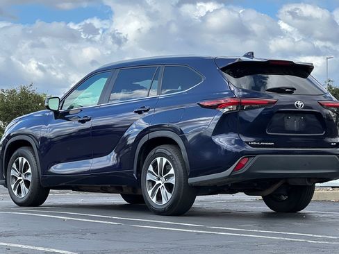 Used 2024 Toyota Highlander XLE image 6