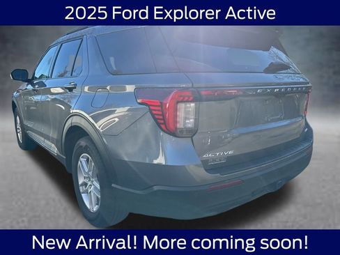 Used 2025 Ford Explorer Active image 3