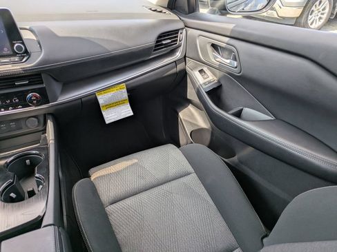 Certified 2025 Nissan Rogue SV FWD image 18