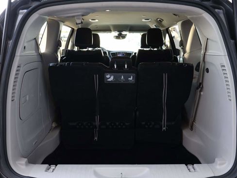 Used 2020 Chrysler Pacifica Limited w/ Advanced Safetytec Group FWD image 12