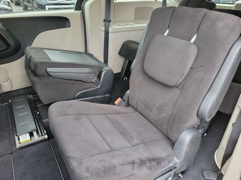 Used 2013 Dodge Grand Caravan SE FWD image 13
