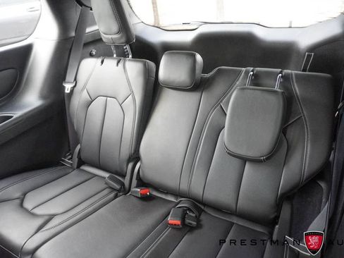 Used 2026 Chrysler Pacifica Select FWD image 38