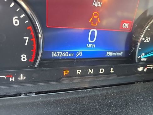 Used 2021 Ford Explorer XLT w/ Equipment Group 202A AWD/4WD image 6