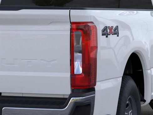New 2026 Ford F250 XL w/ XL Chrome Package image 23