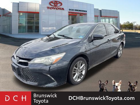 Used 2016 Toyota Camry SE image 1