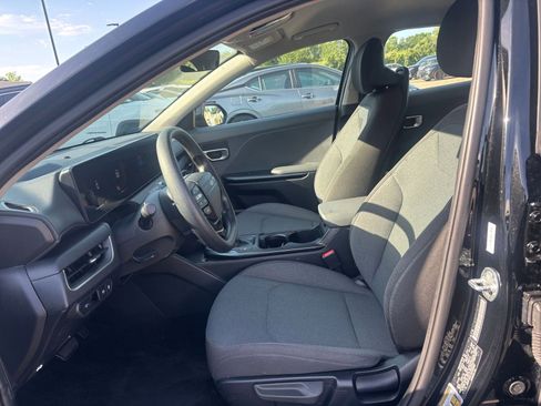 Used 2025 Kia K4 FWD image 25
