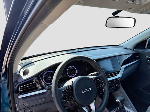 Used 2022 Kia Niro LX image 10