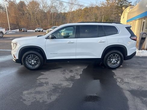 Used 2025 GMC Acadia Elevation image 2