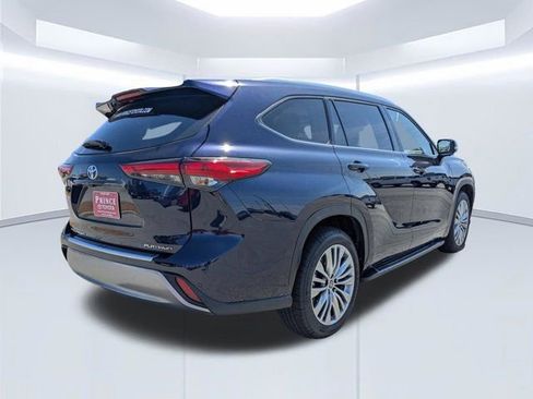 Used 2023 Toyota Highlander Platinum FWD image 4