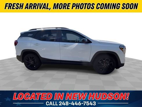 Used 2024 GMC Terrain SLE w/ Driver Convenience Package FWD image 3
