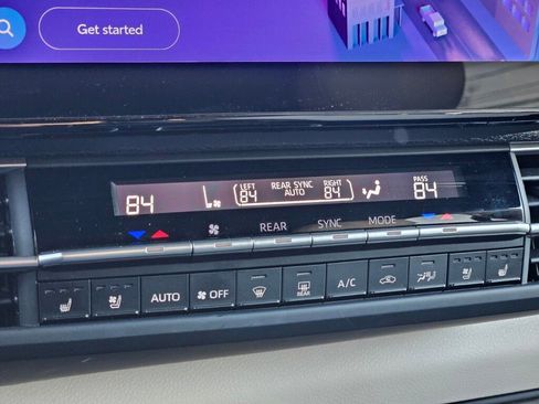 Used 2025 Toyota Sienna Platinum image 21