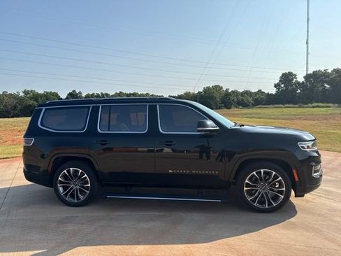 Used 2022 Jeep Grand Wagoneer Series III w/ Rear Seat Video Group 1 AWD/4WD image 4
