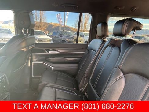 Used 2024 Jeep Wagoneer L Series II w/ Flexible Seating Group AWD/4WD image 19