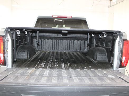 Used 2023 GMC Sierra 1500 SLT w/ SLT Convenience Package AWD/4WD image 18