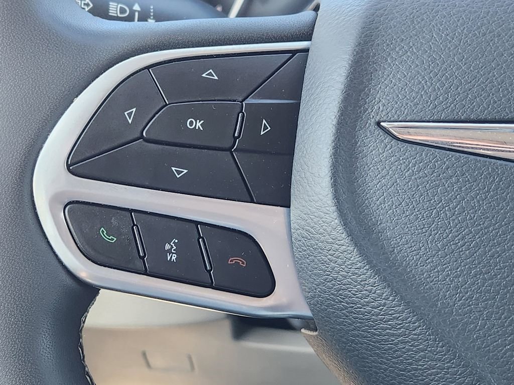 Used 2024 Chrysler Pacifica Touring-L FWD image 27