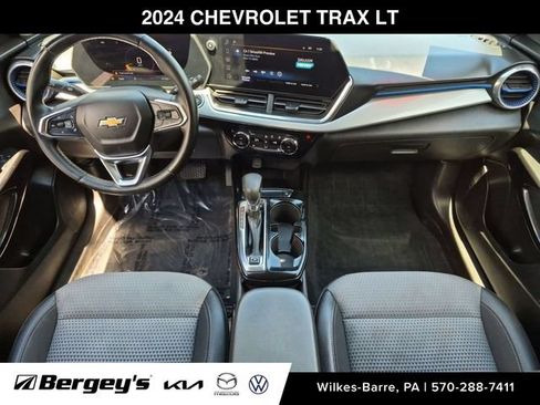 Used 2024 Chevrolet Trax LT w/ LT Convenience Package FWD image 28