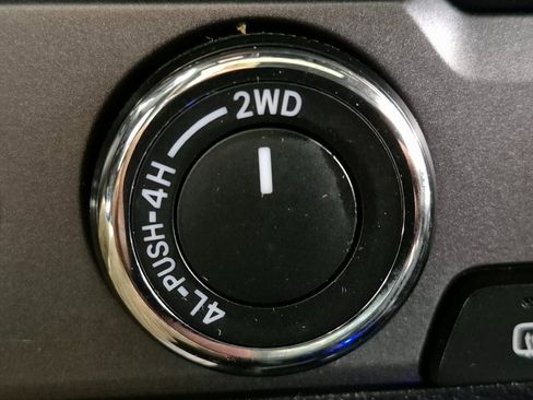 Used 2017 Toyota Tacoma TRD Sport image 17