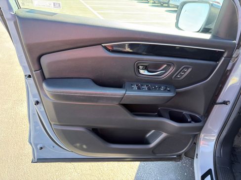 Used 2024 Honda Pilot Touring image 11