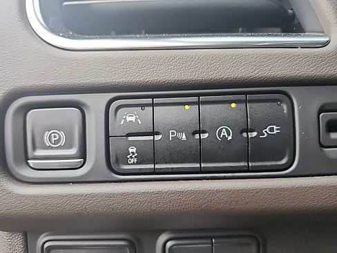 Used 2021 GMC Yukon XL SLT image 31