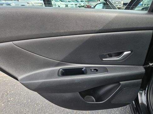 Used 2021 Hyundai Elantra SEL image 14