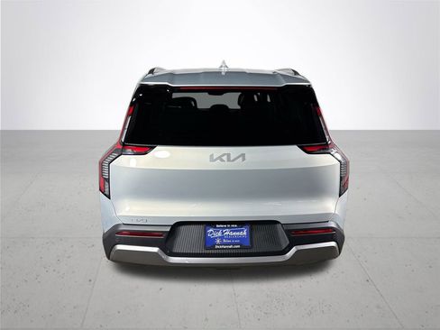 New 2026 Kia EV9 Wind image 7