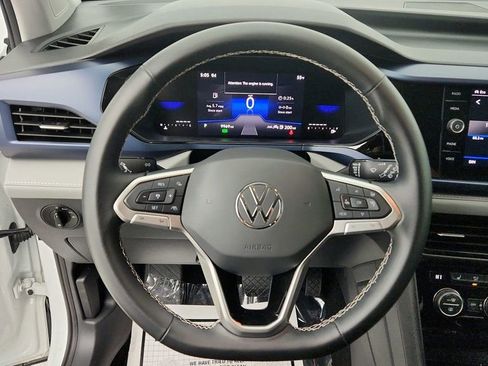 Used 2024 Volkswagen Taos SE image 13