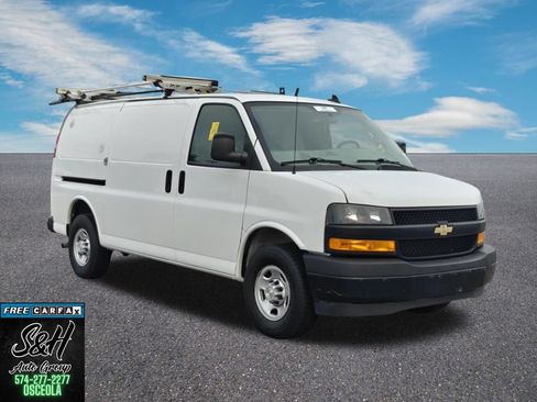 Used 2022 Chevrolet Express 2500 w/ Driver Convenience Package RWD image 3