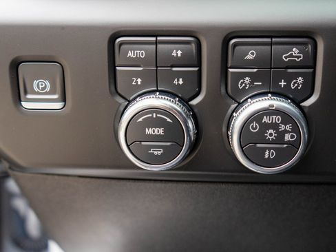 Used 2024 GMC Sierra 3500 Denali w/ Technology Package image 20