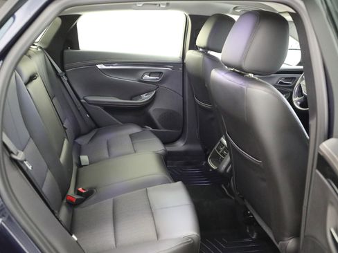 Used 2017 Chevrolet Impala LT w/ Convenience Package image 13