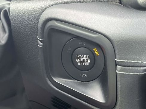 Used 2025 Jeep Wrangler Rubicon image 32