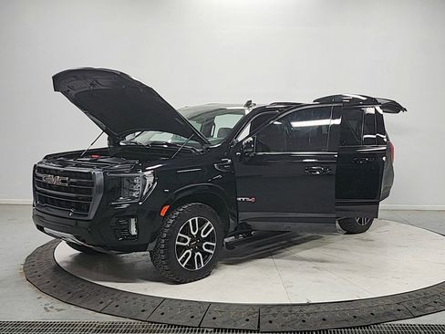 Used 2023 GMC Yukon XL AT4 w/ AT4 Premium Package AWD/4WD image 11
