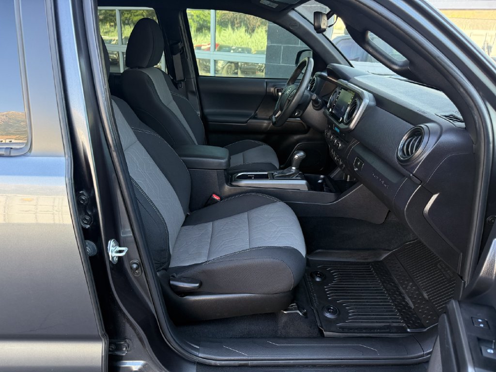 Used 2022 Toyota Tacoma TRD Sport w/ Technology Package AWD/4WD image 43