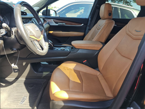 Used 2024 Cadillac XT5 Premium Luxury w/ Technology Package FWD image 9