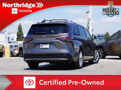 Certified 2024 Toyota Sienna Platinum FWD image 7