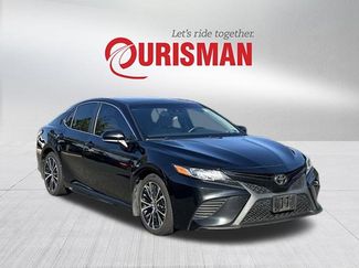 Used 2020 Toyota Camry SE image 1