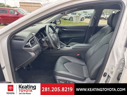 Used 2024 Toyota Camry SE image 14