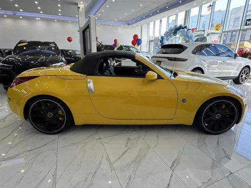 Used 2005 Nissan 350Z Touring image 4