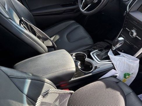 Used 2018 Ford Edge Titanium w/ Technology Package image 18
