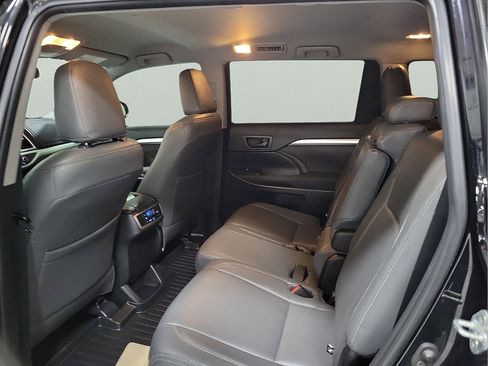 Certified 2019 Toyota Highlander LE image 9