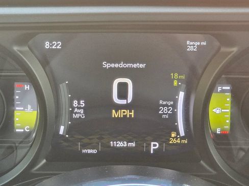 Used 2025 Jeep Wrangler Unlimited Sahara w/ Safety Group AWD/4WD image 32