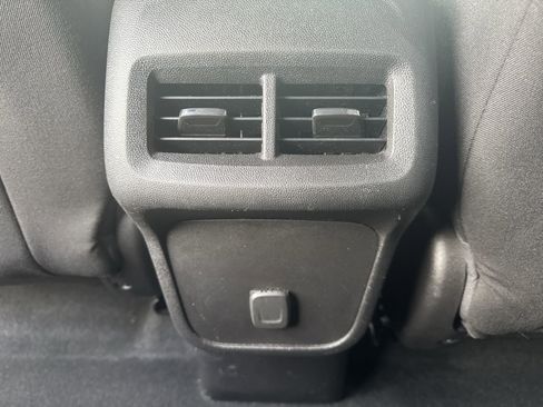 Used 2018 Chevrolet Equinox LT image 25